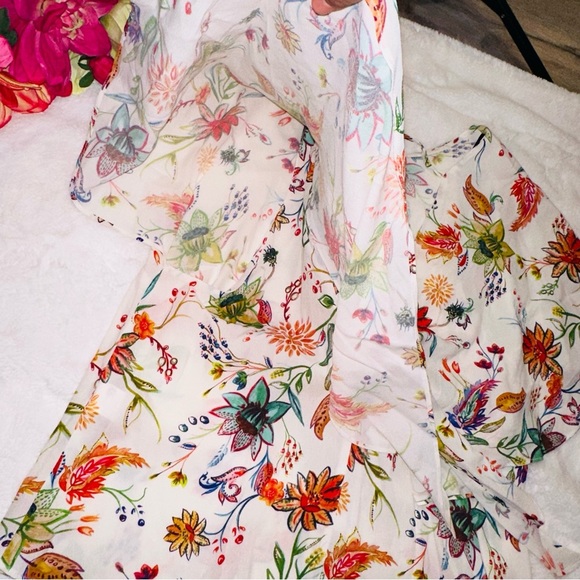 Zara floral flutter sleeves top - Picture 6 of 8